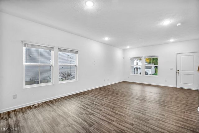 492 Douglas Street, Akron, OH 44307