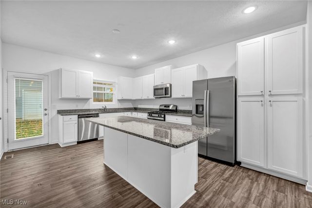 492 Douglas Street, Akron, OH 44307