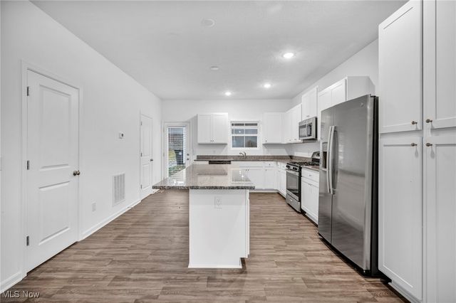 492 Douglas Street, Akron, OH 44307