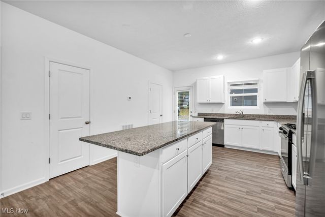 492 Douglas Street, Akron, OH 44307