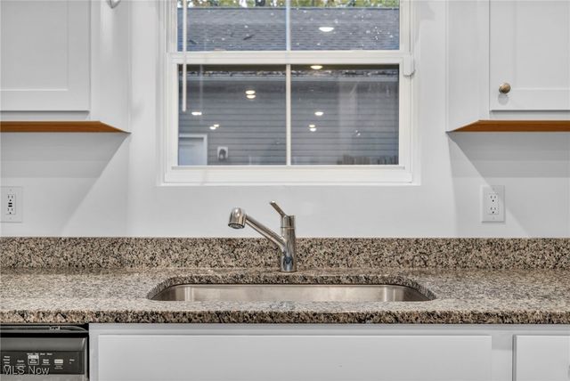 492 Douglas Street, Akron, OH 44307