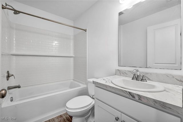 492 Douglas Street, Akron, OH 44307