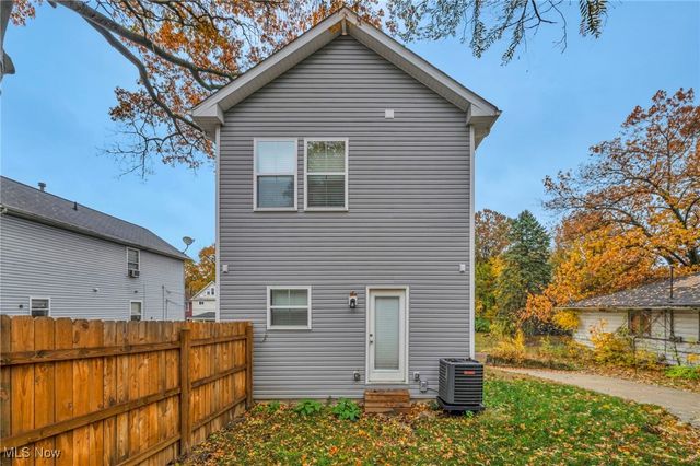 492 Douglas Street, Akron, OH 44307