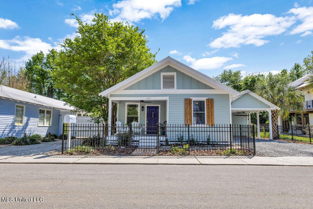 234 Washington Street, Bay Saint Louis, MS 39520