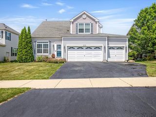 213 Fieldstone Drive, Woodstock, IL 60098