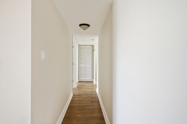 960 Beau Drive 303, Des Plaines, IL 60016