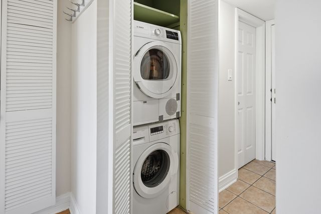 960 Beau Drive 303, Des Plaines, IL 60016