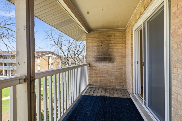 960 Beau Drive 303, Des Plaines, IL 60016