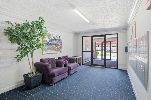 960 Beau Drive 303, Des Plaines, IL 60016