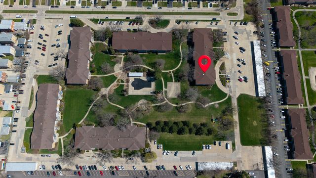 960 Beau Drive 303, Des Plaines, IL 60016