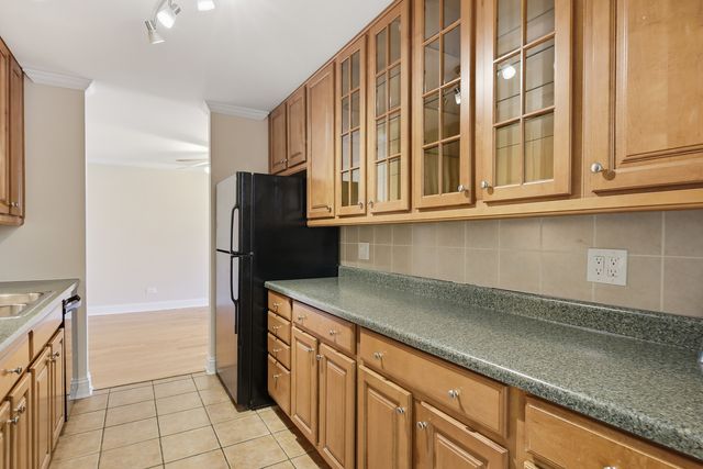 960 Beau Drive 303, Des Plaines, IL 60016