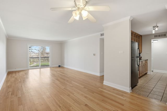 960 Beau Drive 303, Des Plaines, IL 60016