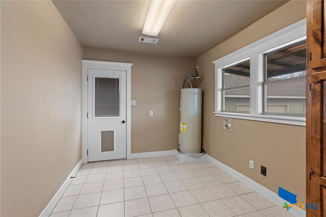 808 N Water Street, Burnet, TX 78611