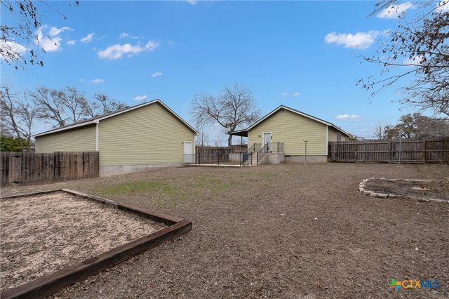 808 N Water Street, Burnet, TX 78611