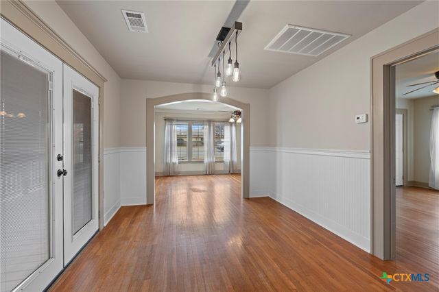 808 N Water Street, Burnet, TX 78611