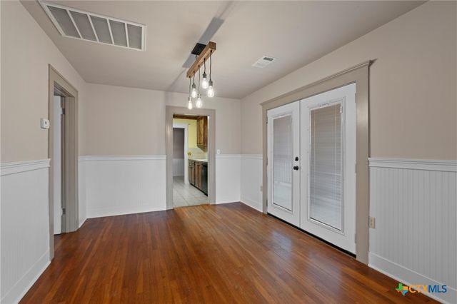 808 N Water Street, Burnet, TX 78611