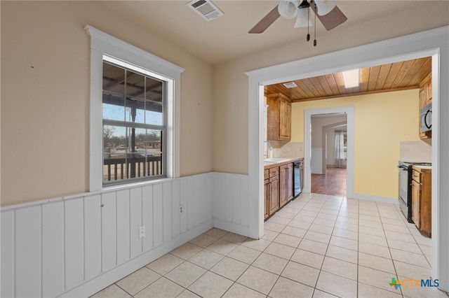 808 N Water Street, Burnet, TX 78611