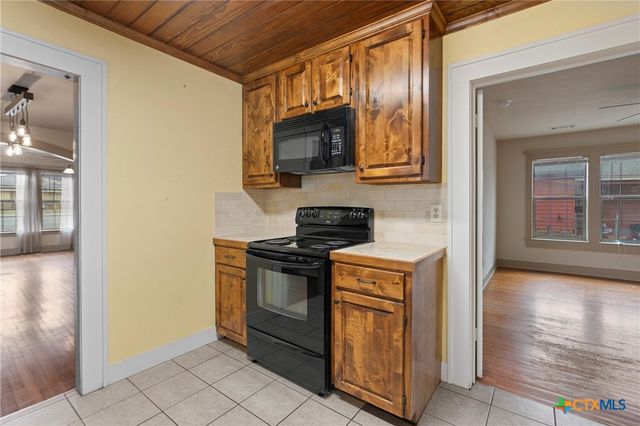 808 N Water Street, Burnet, TX 78611