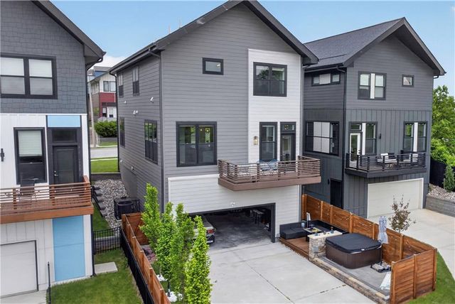 2246 Tracy Avenue, Kansas City, MO 64108