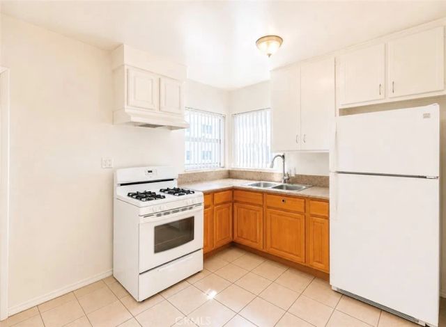 1372 W 36th Street 4, Los Angeles, CA 90007