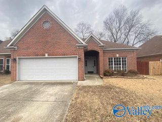 492 Sussex Drive SW, Huntsville, AL 35824