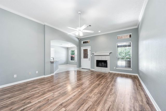 69 Briar Oak Court, Alvin, TX 77511