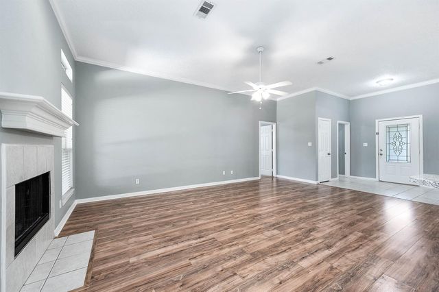 69 Briar Oak Court, Alvin, TX 77511