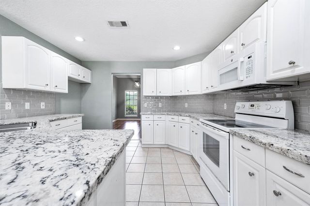 69 Briar Oak Court, Alvin, TX 77511