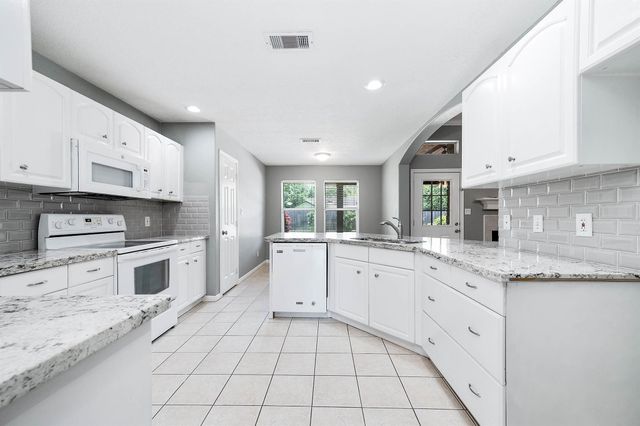 69 Briar Oak Court, Alvin, TX 77511