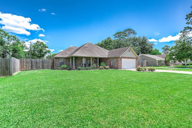 69 Briar Oak Court, Alvin, TX 77511