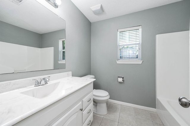 69 Briar Oak Court, Alvin, TX 77511