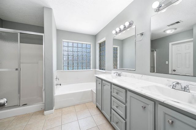 69 Briar Oak Court, Alvin, TX 77511