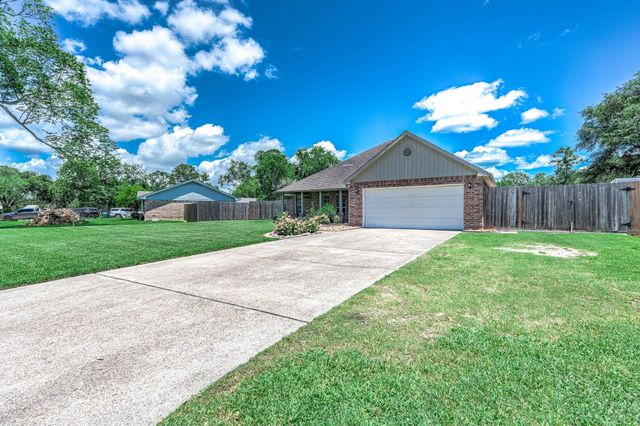 69 Briar Oak Court, Alvin, TX 77511