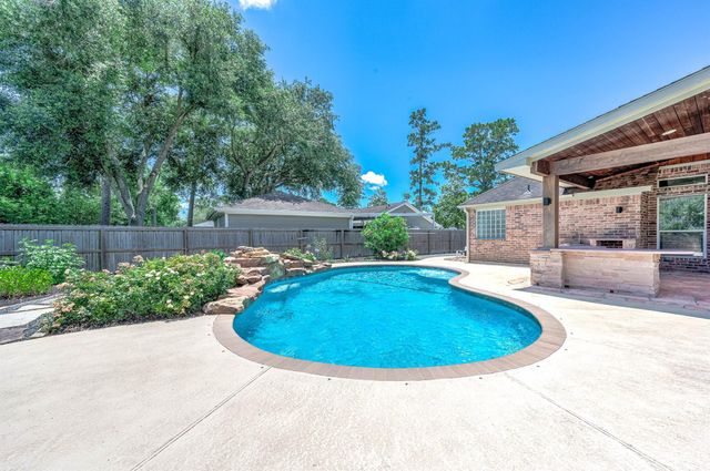 69 Briar Oak Court, Alvin, TX 77511