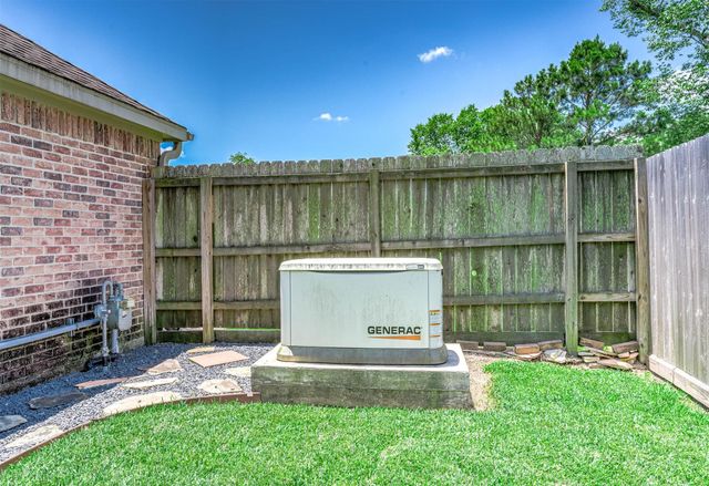 69 Briar Oak Court, Alvin, TX 77511