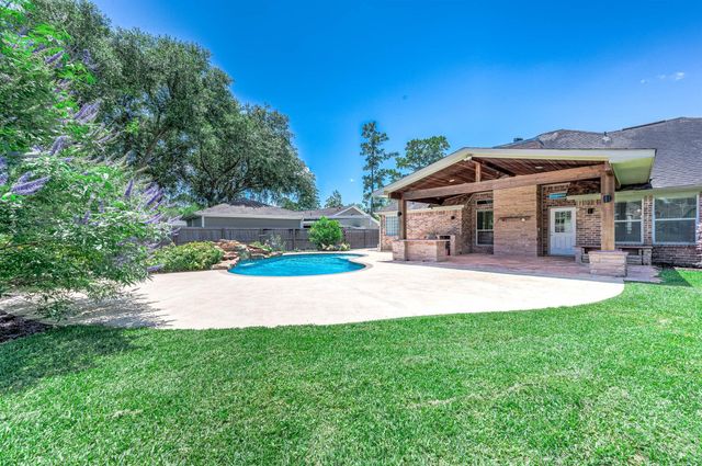 69 Briar Oak Court, Alvin, TX 77511