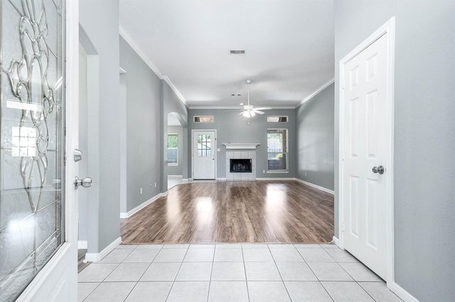 69 Briar Oak Court, Alvin, TX 77511