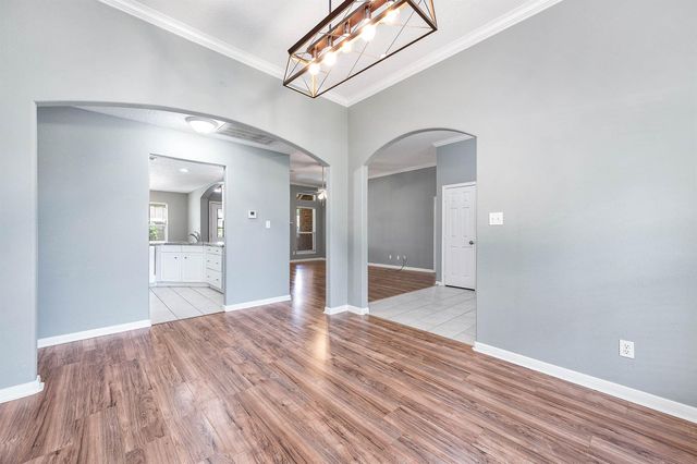 69 Briar Oak Court, Alvin, TX 77511
