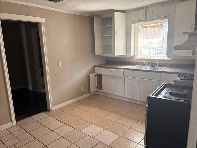 9422 Crestview Drive, Houston, TX 77078