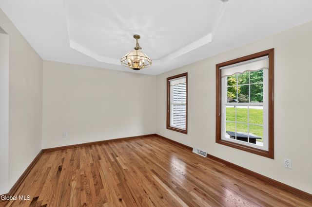 11 Pineview Lane, East Greenbush, NY 12061