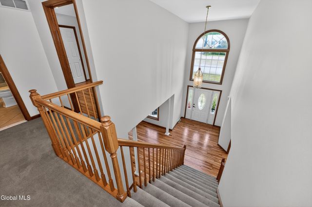 11 Pineview Lane, East Greenbush, NY 12061