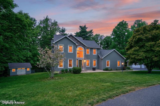 11 Pineview Lane, East Greenbush, NY 12061