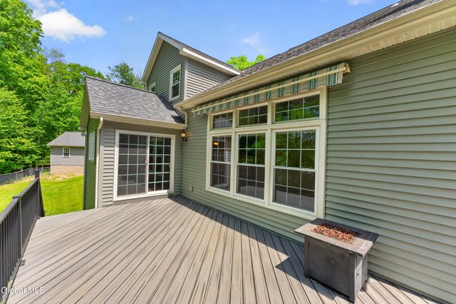 11 Pineview Lane, East Greenbush, NY 12061