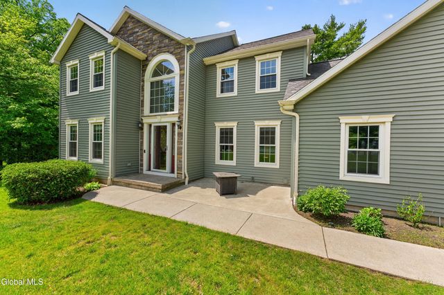 11 Pineview Lane, East Greenbush, NY 12061