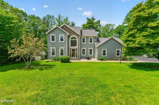 11 Pineview Lane, East Greenbush, NY 12061