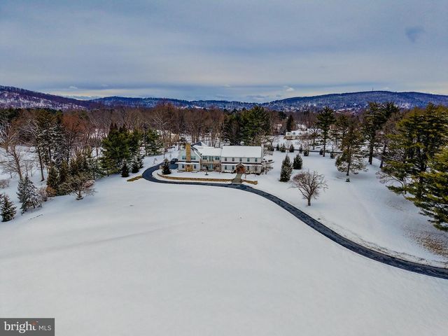 1806 APPLE TREE LN, Bethlehem, PA 18015
