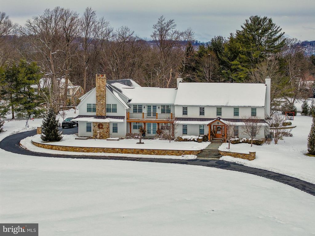 1806 APPLE TREE LN, Bethlehem, PA 18015