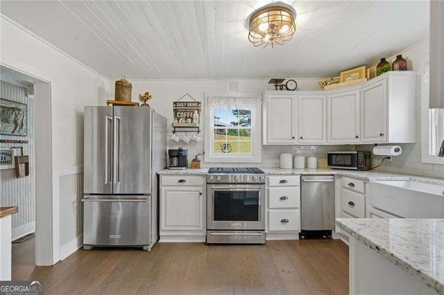 8525 Lanierland Farms Drive, Gainesville, GA 30506