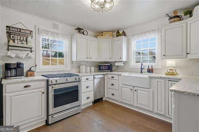 8525 Lanierland Farms Drive, Gainesville, GA 30506