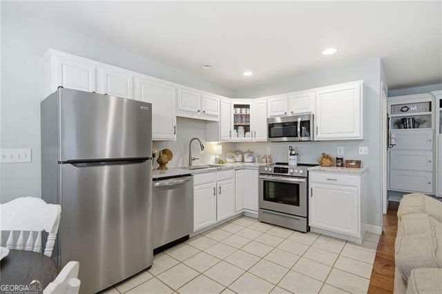 8525 Lanierland Farms Drive, Gainesville, GA 30506